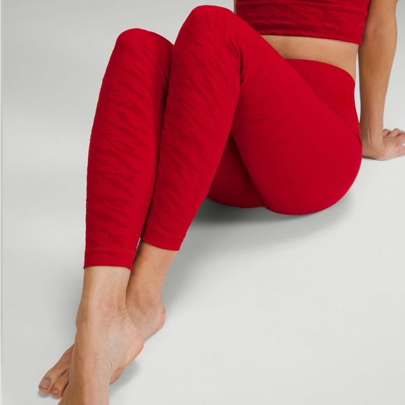 wunder under 25" luxtreme dark red 2022 lunar new year size 2 lululemon nwt - Picture 13 of 15